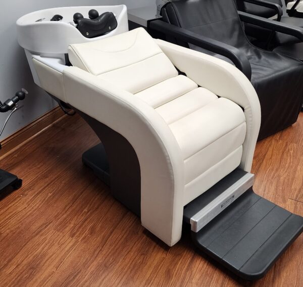 Showroom Model Yume IXI Shampoo Unit